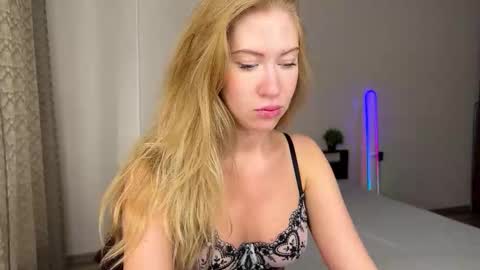 Snapshot of lizabelle_ chatting on October 19, 1:12 pm Liza online show from October 19, 1:12 pm