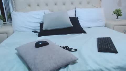 lizANDjuan online show from February 25, 9:46 pm