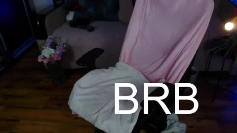 Snapshot of lizaswan chatting on February 19, 7:06 am LIzaSwan online show from February 19, 7:06 am