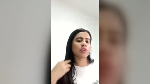 Snapshot of lizathomson_ chatting on June 23, 7:12 pm liza online show from June 23, 7:12 pm