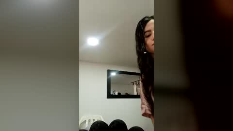 Snapshot of lizathomson_ chatting on June 25, 2:43 pm liza online show from June 25, 2:43 pm