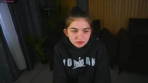 lizatiffanya_ online show from April 7, 1:11 pm
