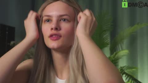 Snapshot of lizbethcoll chatting on December 29, 4:30 pm Sunnheart online show from December 29, 4:30 pm