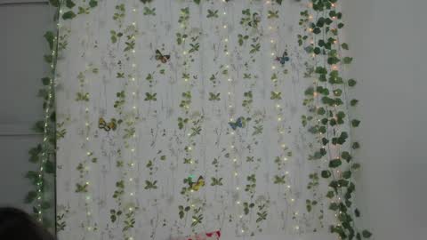 Snapshot of lizdemhot chatting on April 12, 2:27 am lizdemhot online show from April 12, 2:27 am