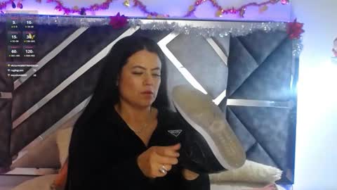 Snapshot of lizha_milf chatting on December 19, 1:07 am Lizha online show from December 19, 1:07 am