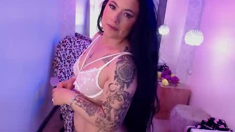 Snapshot of lizha_milf chatting on February 24, 5:53 pm Lizha online show from February 24, 5:53 pm