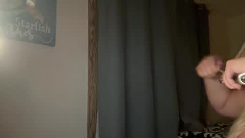 Snapshot of lizpurrxxx chatting on December 27, 3:04 pm Liz Purr online show from December 27, 3:04 pm