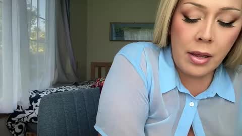 Snapshot of lizpurrxxx chatting on February 28, 7:35 pm Liz Purr online show from February 28, 7:35 pm