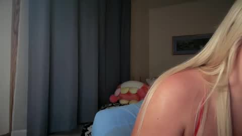 Snapshot of lizpurrxxx chatting on March 6, 3:56 pm Liz Purr online show from March 6, 3:56 pm