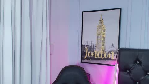 Snapshot of lizz_tender chatting on December 17, 11:39 am Lizz online show from December 17, 11:39 am