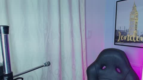 Snapshot of lizz_tender chatting on December 30, 11:59 am Lizz online show from December 30, 11:59 am