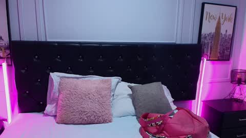 Snapshot of lizz_tender chatting on January 23, 11:48 am Lizz online show from January 23, 11:48 am