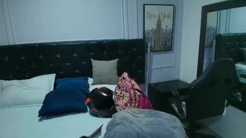 Snapshot of lizz_tender chatting on February 5, 11:44 am Lizz online show from February 5, 11:44 am