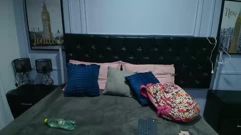 Snapshot of lizz_tender chatting on February 7, 11:56 am Lizz online show from February 7, 11:56 am