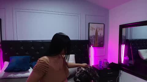 Snapshot of lizz_tender chatting on February 12, 11:29 am Lizz online show from February 12, 11:29 am