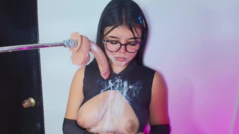 Snapshot of lizz_tender chatting on February 17, 6:15 pm Lizz online show from February 17, 6:15 pm