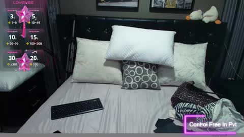 Snapshot of lizz_tender chatting on September 23, 11:24 am Lizz online show from September 23, 11:24 am