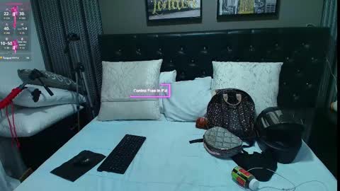 Snapshot of lizz_tender chatting on September 26, 11:25 am Lizz online show from September 26, 11:25 am