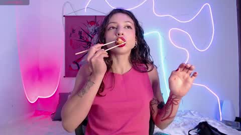 Snapshot of lizza_scott chatting on December 18, 2:10 am Lizza Scott online show from December 18, 2:10 am