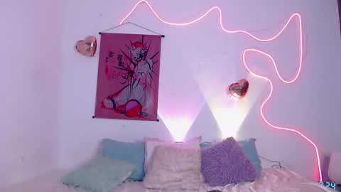 Snapshot of lizza_scott chatting on February 22, 1:22 am Lizza Scott online show from February 22, 1:22 am