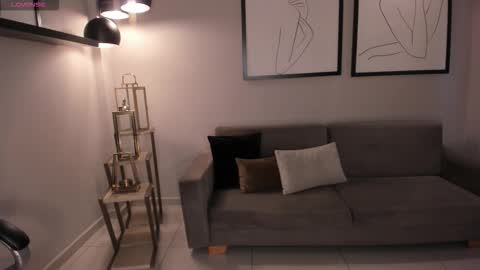 Lizzi  online show from January 7, 7:05 pm