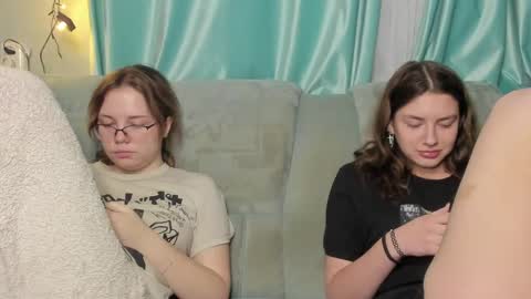 lizzi_muur online show from December 28, 6:50 pm