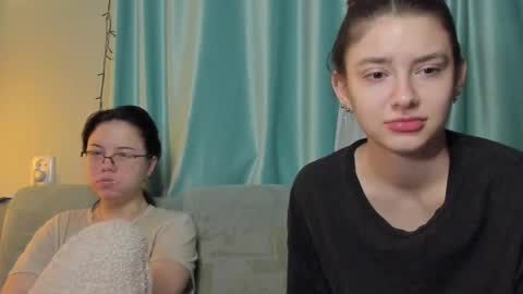 lizzi_muur online show from January 18, 7:04 pm