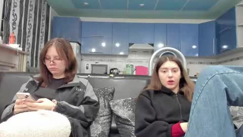 lizzi_muur online show from February 18, 3:32 pm