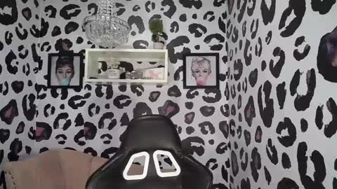 lizzie12_a online show from February 23, 6:39 am