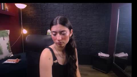 Snapshot of lizzie_collin chatting on October 1, 2:23 pm Lizzie online show from October 1, 2:23 pm