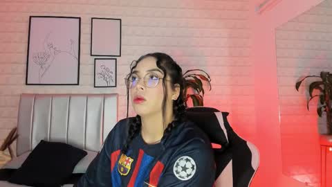  Lizzie  online show from February 18, 12:01 pm