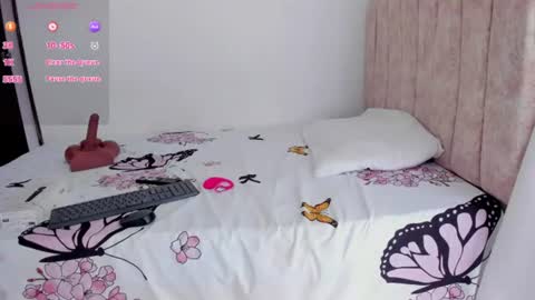 Snapshot of lizziemontana2 chatting on July 1, 7:24 pm online show from July 1, 7:24 pm
