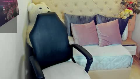 Snapshot of lizzy_joss chatting on October 5, 2:21 am Lizzy Joss online show from October 5, 2:21 am