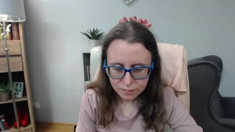 Lizzy online show from April 14, 4:51 am