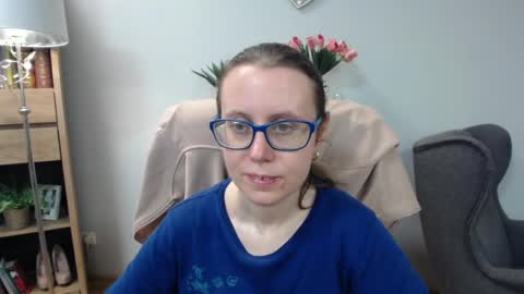 Snapshot of lizzy_sparkle chatting on April 21, 4:30 am Lizzy online show from April 21, 4:30 am