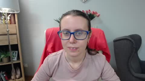 Snapshot of lizzy_sparkle chatting on April 23, 4:35 am Lizzy online show from April 23, 4:35 am