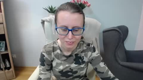 Snapshot of lizzy_sparkle chatting on April 27, 4:21 am Lizzy online show from April 27, 4:21 am