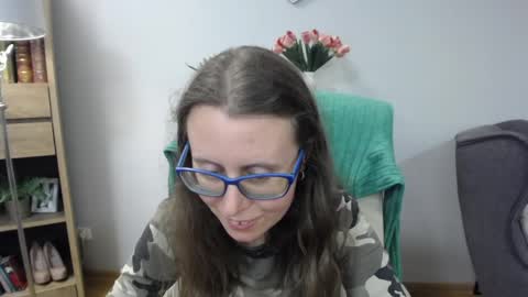 Snapshot of lizzy_sparkle chatting on May 13, 5:16 am Lizzy online show from May 13, 5:16 am