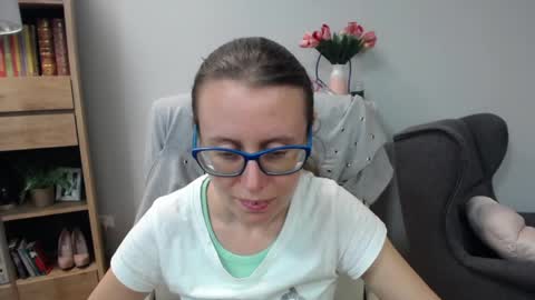 Snapshot of lizzy_sparkle chatting on June 1, 4:25 am Lizzy online show from June 1, 4:25 am