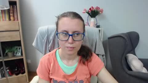 Snapshot of lizzy_sparkle chatting on June 3, 4:37 am Lizzy online show from June 3, 4:37 am