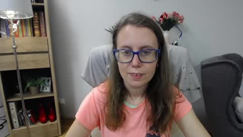 Snapshot of lizzy_sparkle chatting on June 8, 4:35 am Lizzy online show from June 8, 4:35 am