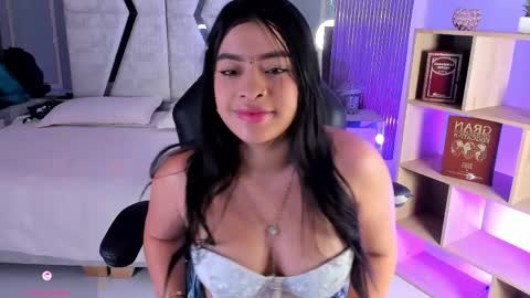 Snapshot of lizzybrooks_ chatting on April 5, 4:09 am LIZZY online show from April 5, 4:09 am