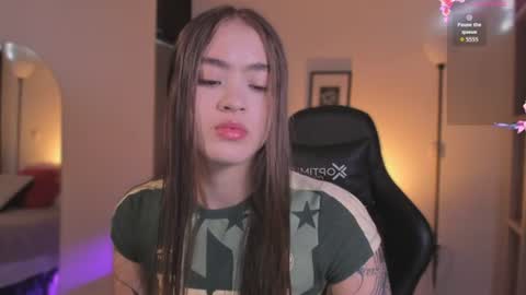 Snapshot of lizzycolins chatting on July 2, 1:06 pm Lizzy Colins online show from July 2, 1:06 pm