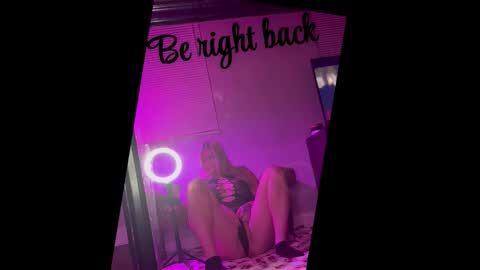 Snapshot of llilacblu chatting on February 17, 1:13 am Lillac online show from February 17, 1:13 am