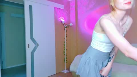 llovelymia online show from June 24, 3:05 am