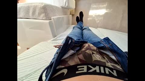 Snapshot of lo82 chatting on February 23, 2:35 pm Lo82 online show from February 23, 2:35 pm