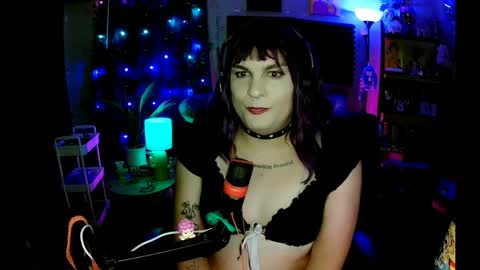 Snapshot of lobotomyprincess chatting on June 7, 2:16 am LobotomyPrincess online show from June 7, 2:16 am