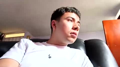 Snapshot of lof_ly08 chatting on March 5, 6:12 pm lof_ly08 online show from March 5, 6:12 pm