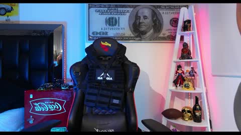 logan_hugh8 online show from December 19, 2:13 pm