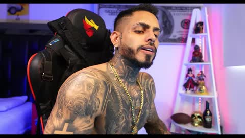 logan_hugh8 online show from December 21, 8:10 pm